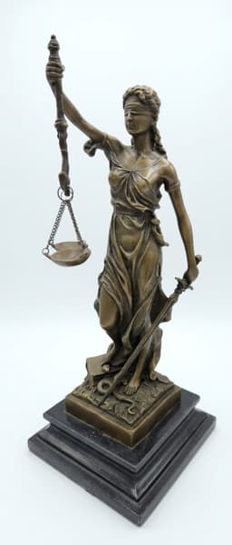 Бронзова статуетка с поставка от гранит. 2