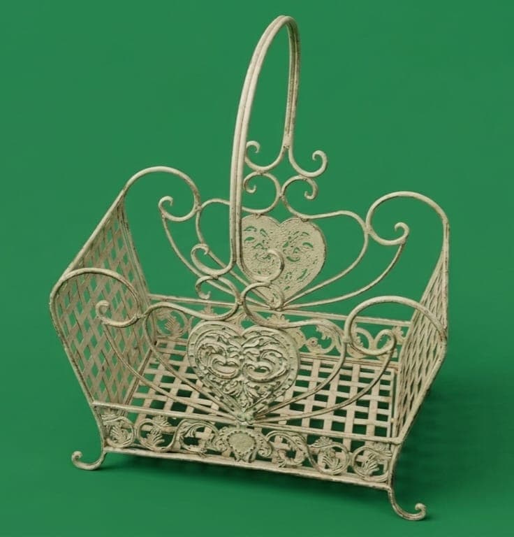 Кошница, градинска от метал.