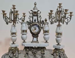 Каминен часовник в комплект с два броя свещници от бронз и мрамор. 1