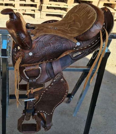 Седло " Rodeo " за язда от естествена кожа внос от Нидерландия.