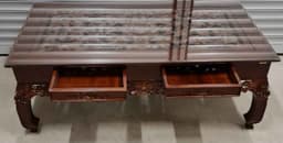 Нова холна маса дърворезбована от махагоново дърво и педпазно стъкло с фасет и две двулицеви чекмеджета внос от Индонезия. 3